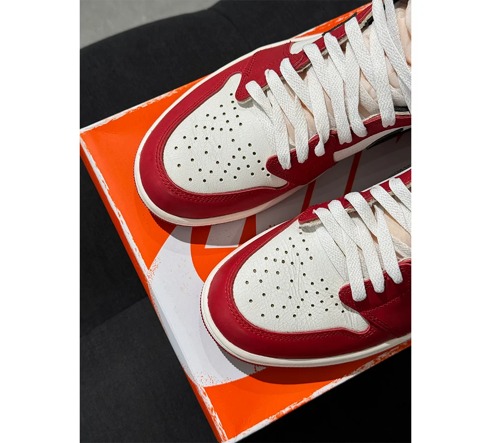 Jordan 1 Retro High OG (42.5) - Chicago Lost and Found (USADO) - Image 5