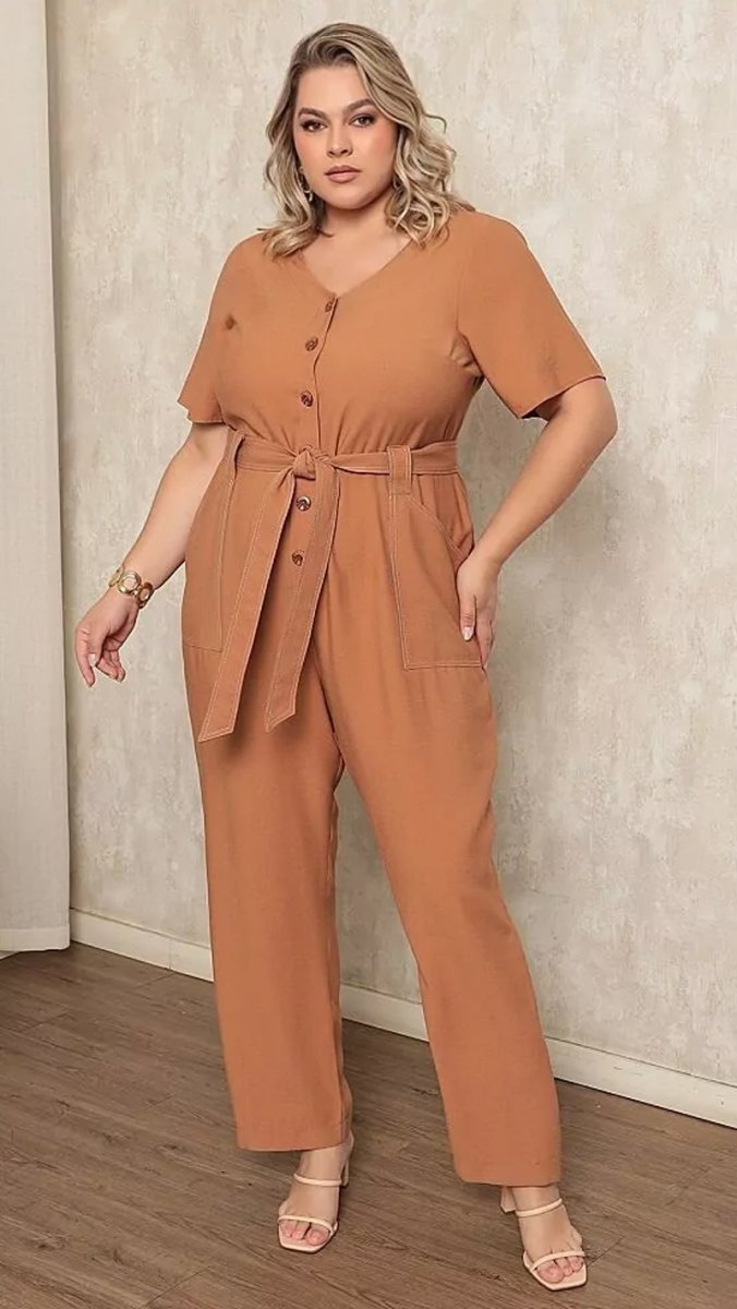 Macacão Plus Size com Amarração