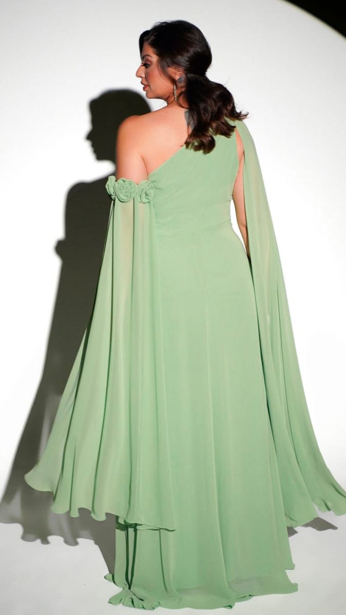 Vestido de Festa Longo Plus Size Flores e Echarpe - Image 6