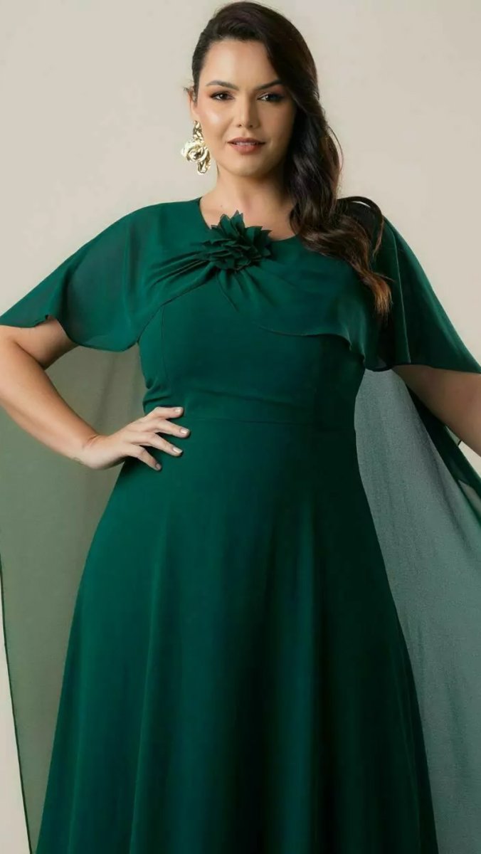 Vestido Festa Plus Size Crepe Chiffon com Capa e Flor - Image 9